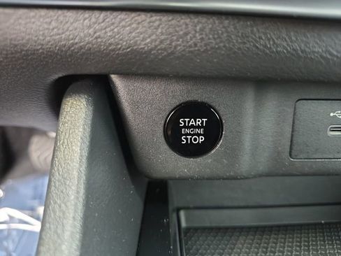 Used 2025 Nissan Rogue S FWD image 29