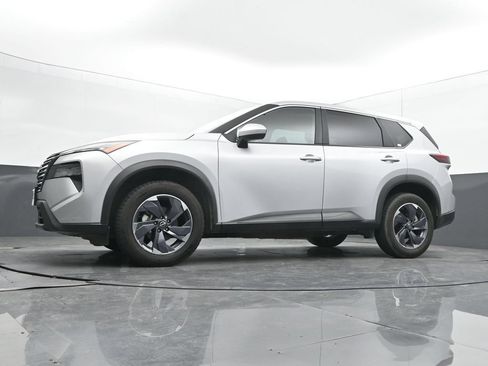 Used 2025 Nissan Rogue SV FWD image 41