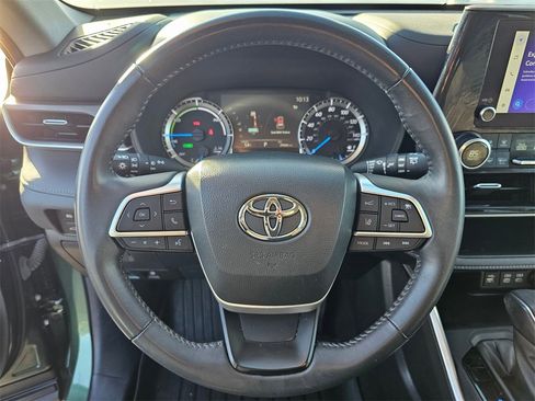 Used 2023 Toyota Highlander LE image 22