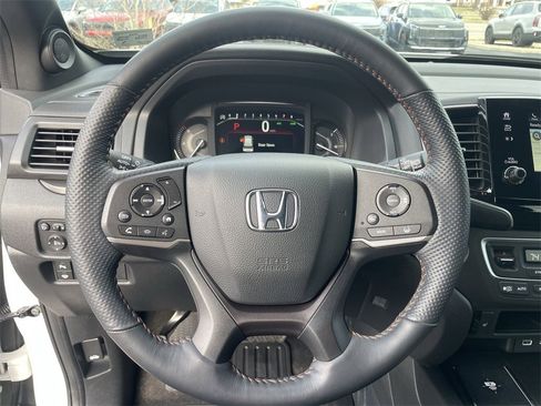Used 2025 Honda Passport TrailSport image 17