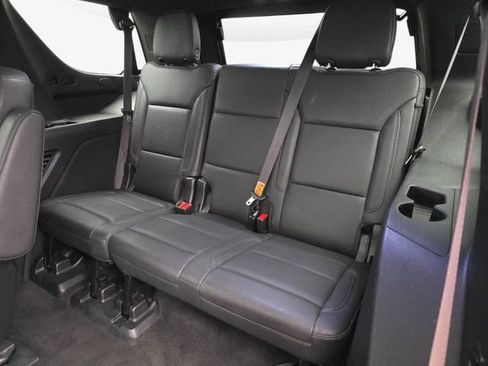 Used 2022 Chevrolet Tahoe Z71 w/ Luxury Package AWD/4WD image 40