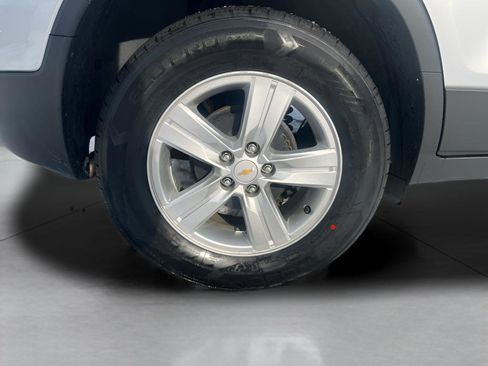 Used 2020 Chevrolet Trax LS w/ Tint and Cruise Package image 15