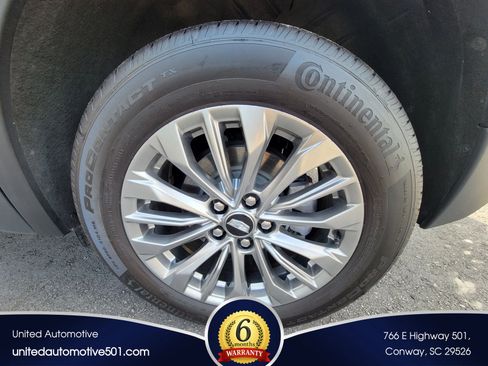Used 2025 Cadillac XT4 Premium Luxury FWD image 21