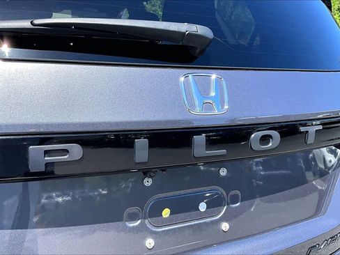 Used 2025 Honda Pilot Black Edition image 31