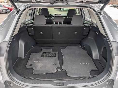 Used 2019 Toyota RAV4 XLE w/ Convenience Package image 12