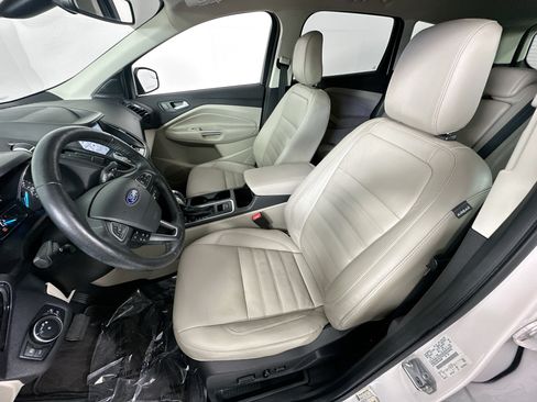 Used 2019 Ford Escape Titanium w/ U0J03 - Titanium Tow Package FWD image 21