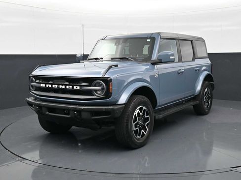 Used 2023 Ford Bronco Outer Banks AWD/4WD image 1