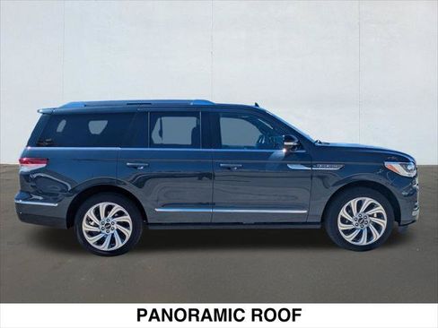 Used 2024 Lincoln Navigator Reserve AWD/4WD image 6