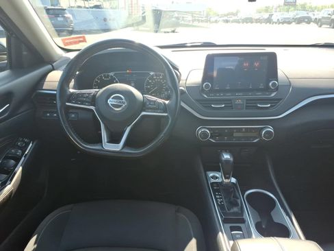 Used 2022 Nissan Altima 2.5 SV w/ SV Premium Package AWD/4WD image 9