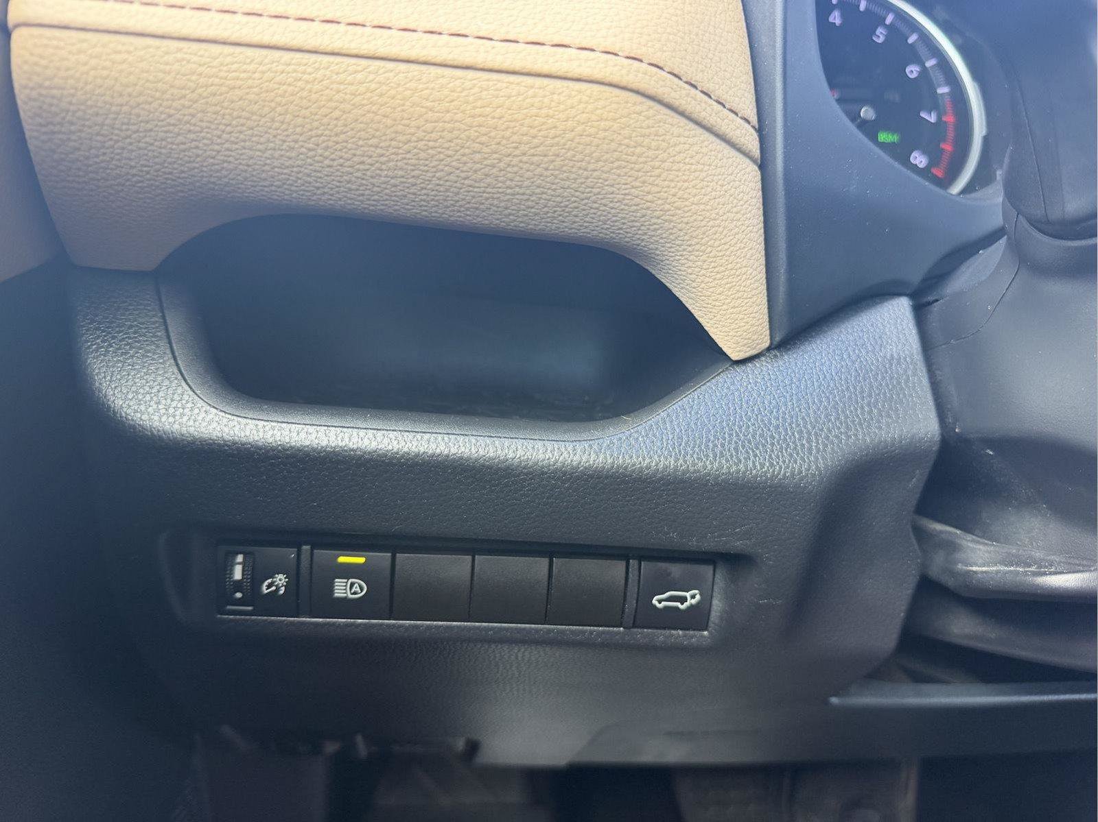 Used 2021 Toyota RAV4 XLE w/ Convenience Package AWD/4WD image 23
