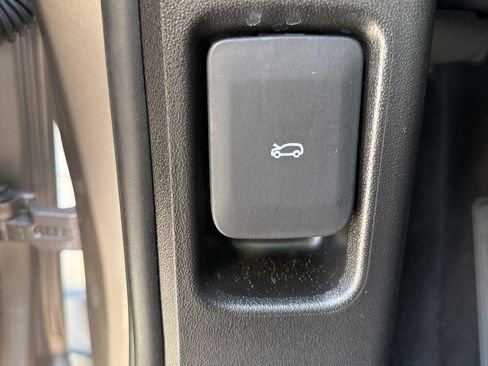 Used 2023 Land Rover Range Rover Evoque R-Dynamic SE image 67