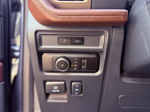 Used 2024 Ford Expedition Limited image 21