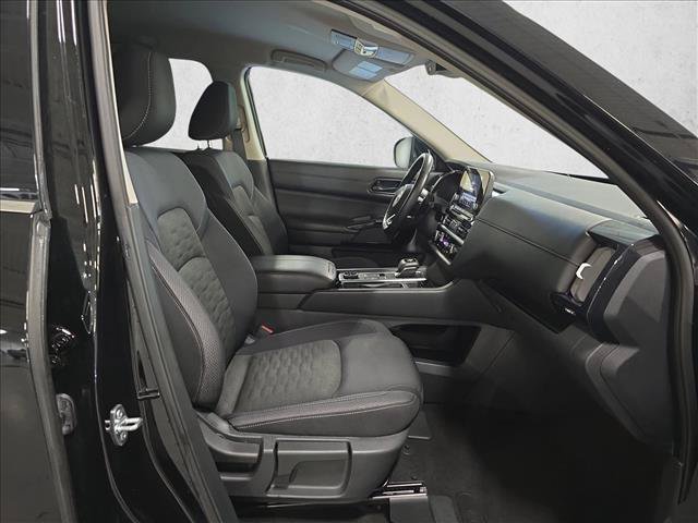 Used 2025 Nissan Pathfinder SV AWD/4WD image 10