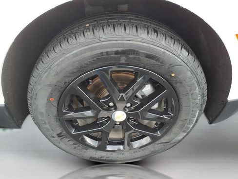 Used 2023 Chevrolet Equinox LT AWD/4WD image 9
