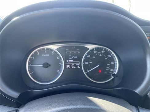 Used 2020 Nissan Kicks S image 11