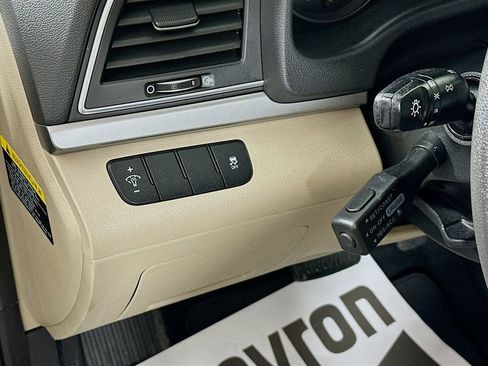 Used 2017 Hyundai Elantra SE image 10