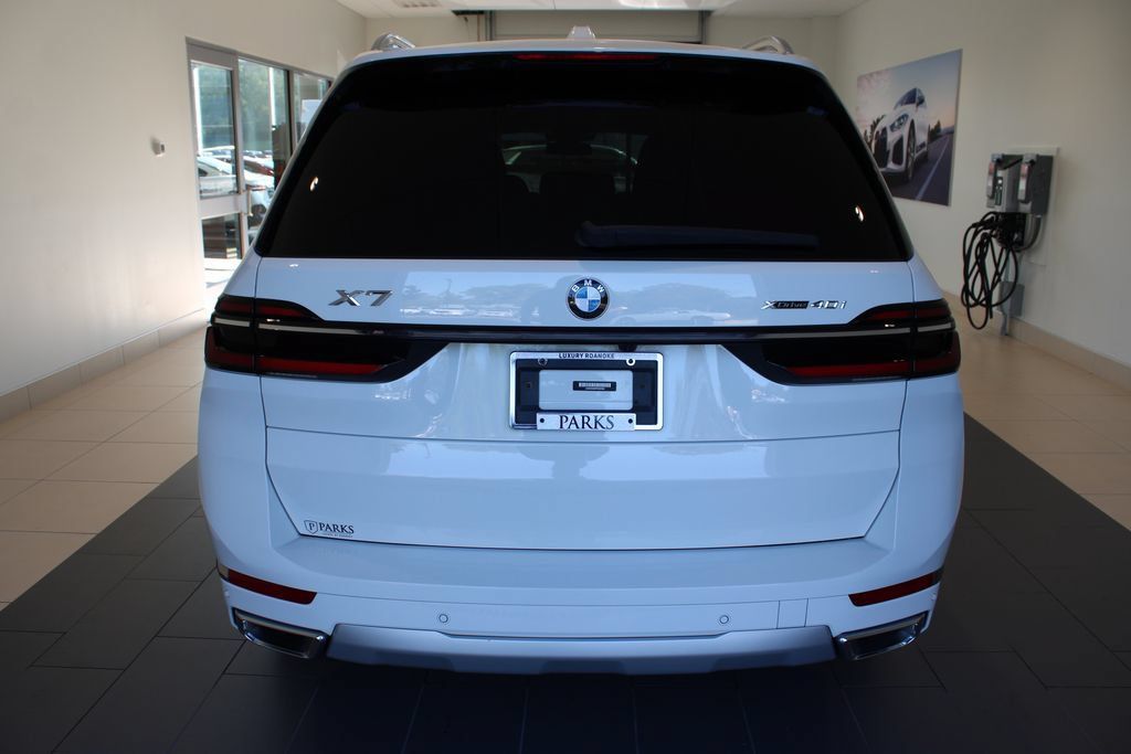 Used 2023 BMW X7 xDrive40i AWD/4WD image 28