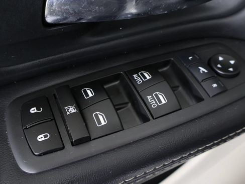 Used 2020 Dodge Grand Caravan SXT FWD image 35