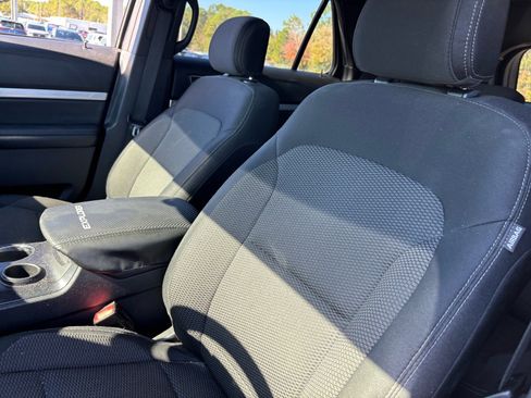 Used 2017 Ford Explorer XLT w/ Equipment Group 201A image 10