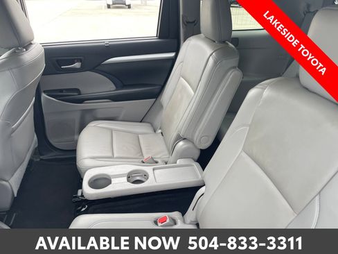 Used 2019 Toyota Highlander XLE FWD image 22