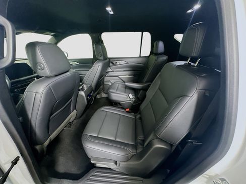 Used 2025 Chevrolet Traverse LT FWD image 29