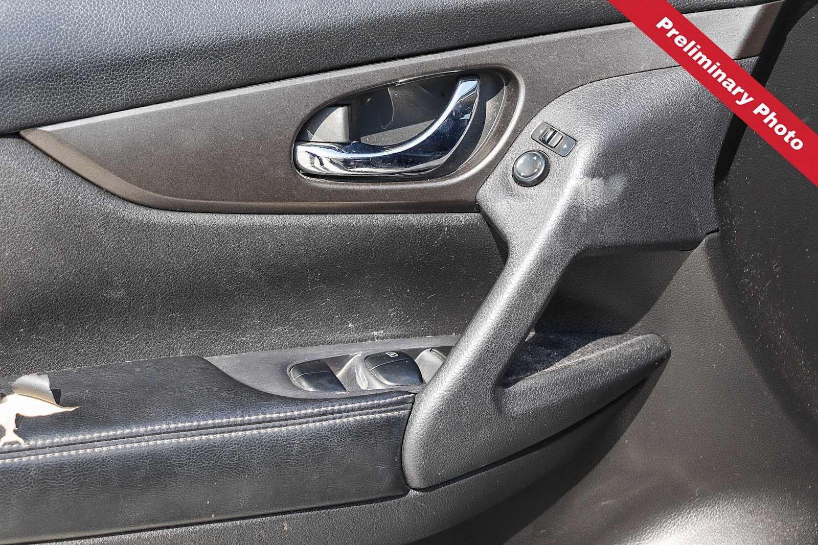 Used 2015 Nissan Rogue S w/ S Family Package FWD image 14