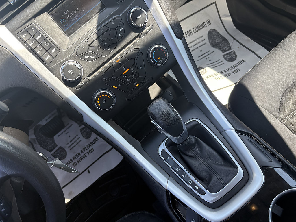 Used 2015 Ford Fusion SE FWD image 26