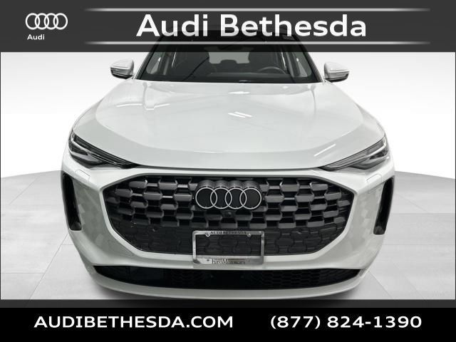 Used 2025 Audi Q5 Premium Plus w/ Premium Plus AWD/4WD image 2
