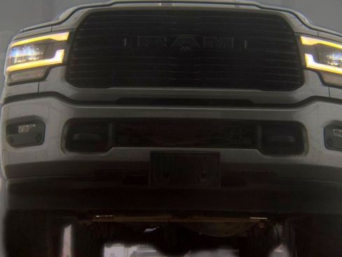 Used 2020 RAM 2500 Laramie w/ Night Edition AWD/4WD image 3