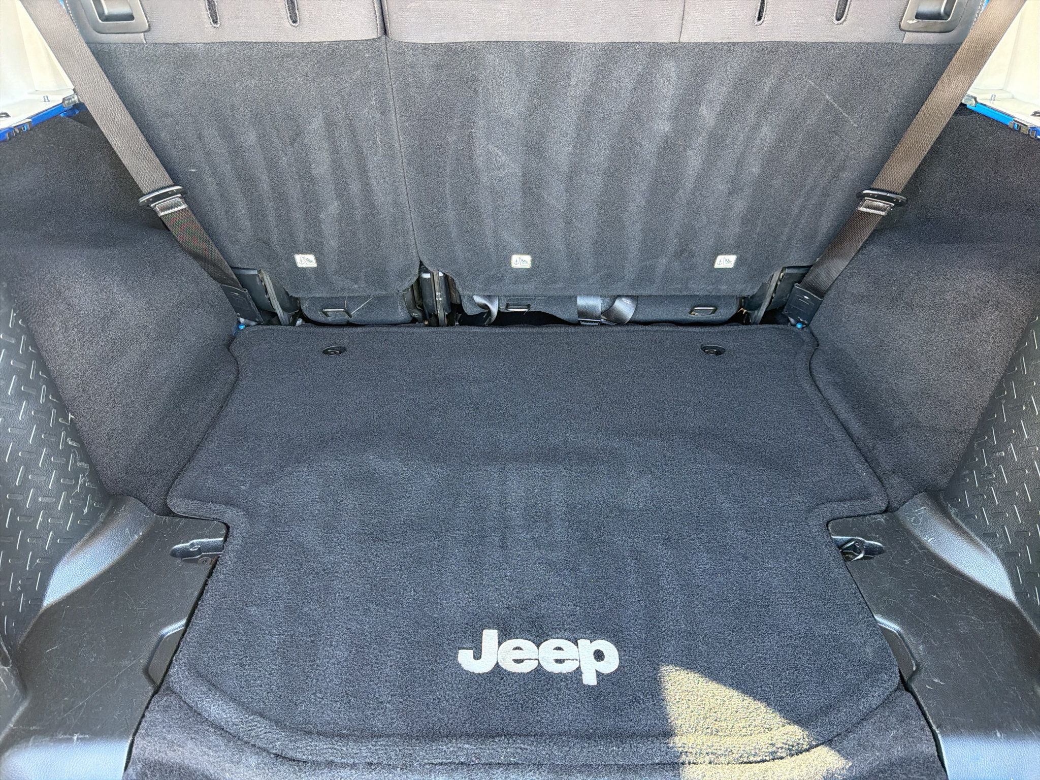Used 2016 Jeep Wrangler Unlimited Sahara AWD/4WD image 17