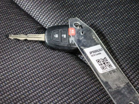 Certified 2018 Toyota Corolla SE w/ Carpet Mat Package (TMS) FWD image 30