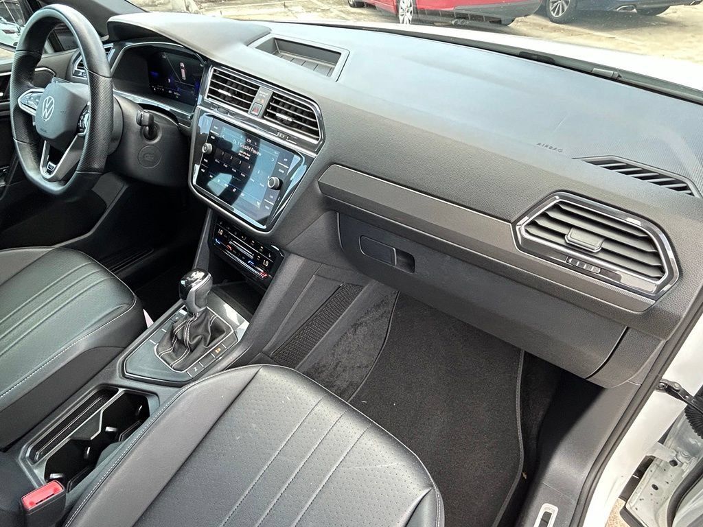 Certified 2023 Volkswagen Tiguan SE R-Line FWD image 38