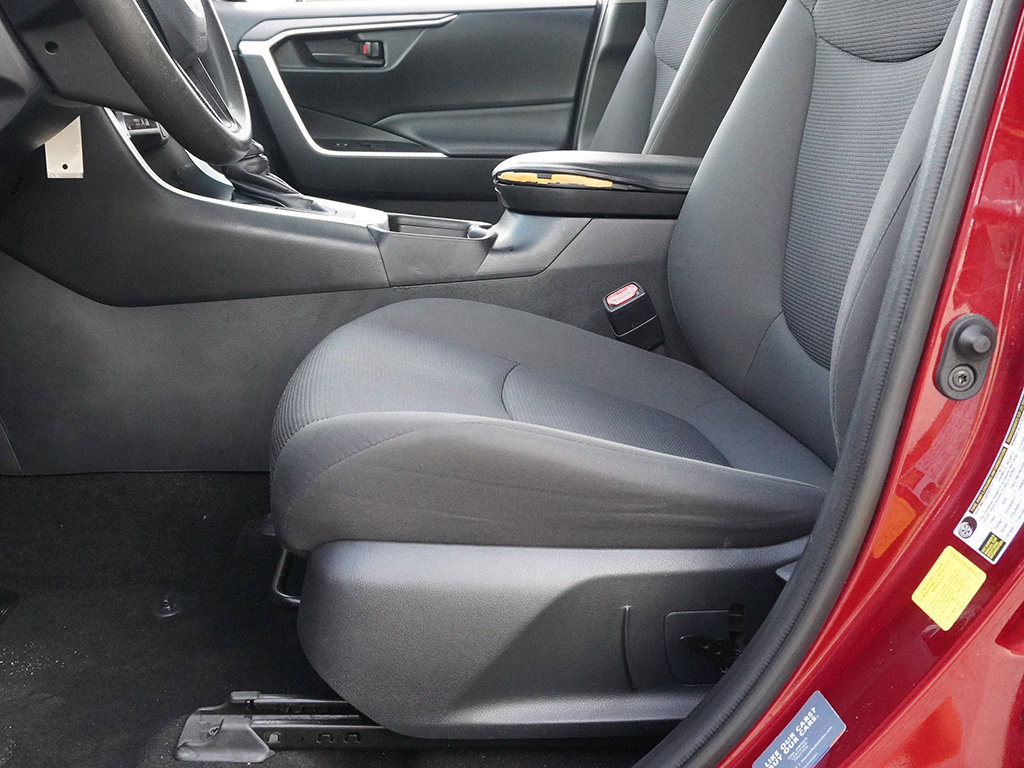 Used 2020 Toyota RAV4 LE FWD image 21