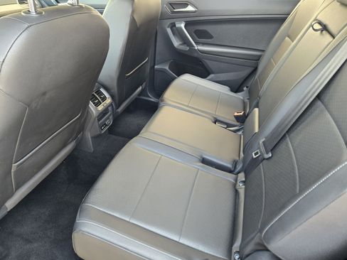Used 2018 Volkswagen Tiguan SE FWD image 29