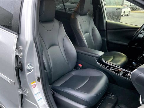 Used 2019 Toyota Prius XLE image 9