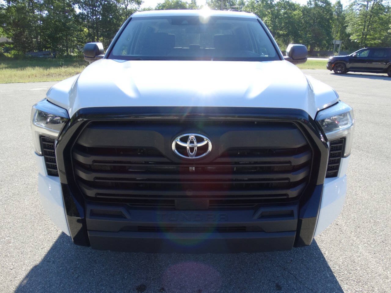 Used 2022 Toyota Tundra 4x4 CrewMax SR image 3