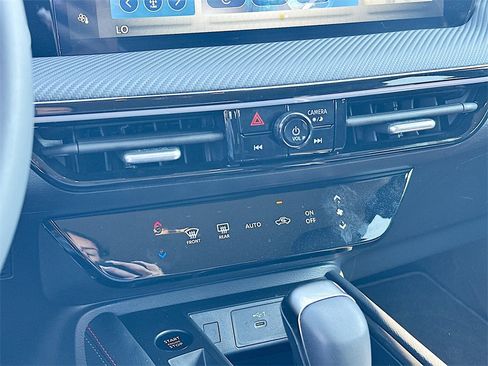 Used 2025 Nissan Kicks SR image 14