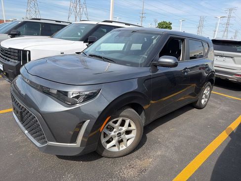 Used 2024 Kia Soul LX w/ Option Group 015 FWD image 1