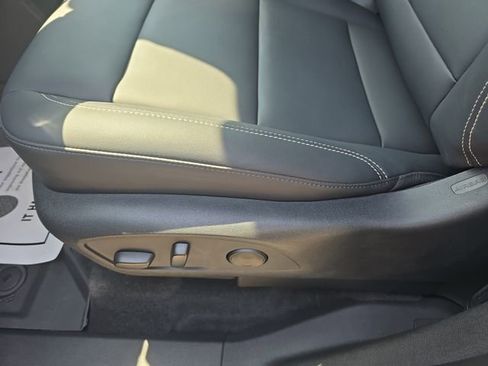 Used 2024 GMC Acadia Elevation image 28