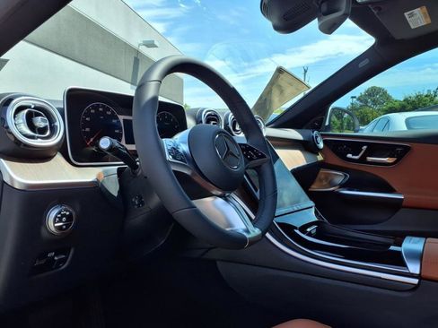 Used 2025 Mercedes-Benz C 300 4MATIC Sedan image 9