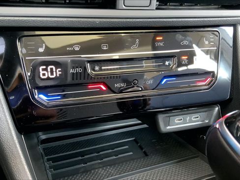 New 2026 Volkswagen Jetta SE FWD image 19