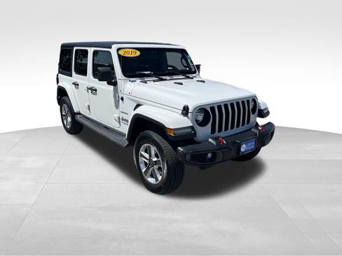 Used 2019 Jeep Wrangler Unlimited Sahara AWD/4WD image 9