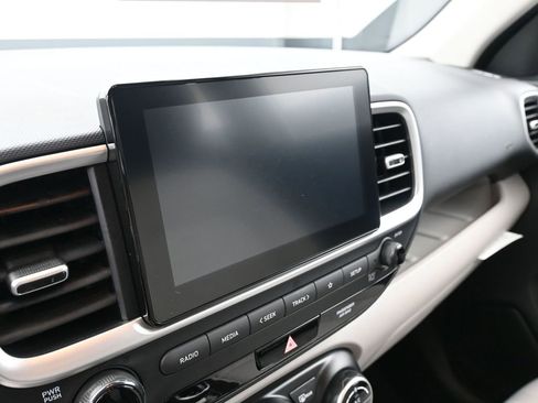 Certified 2025 Hyundai Venue SEL image 15