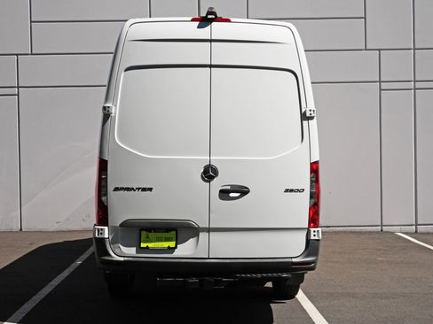 Used 2023 Mercedes-Benz Sprinter 2500 image 35