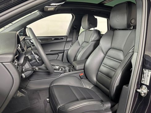 New 2026 Porsche Macan image 5