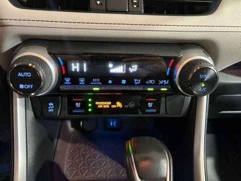 Certified 2019 Toyota RAV4 Limited image 18