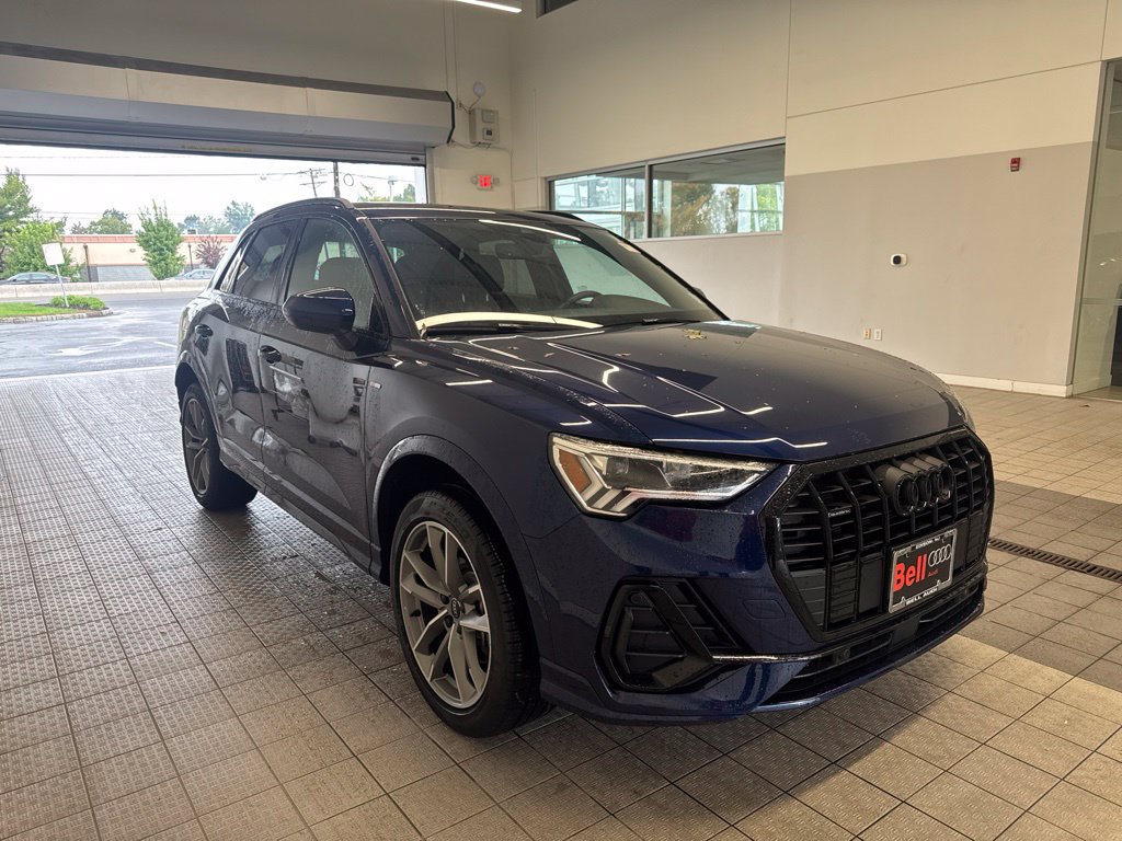 Used 2025 Audi Q3 2.0T Premium w/ Convenience Package AWD/4WD image 4