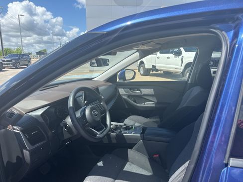 Used 2021 Nissan Rogue SV image 9