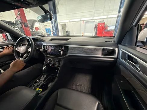 Used 2023 Volkswagen Atlas Cross Sport SE w/ Panoramic Sunroof Package AWD/4WD image 20