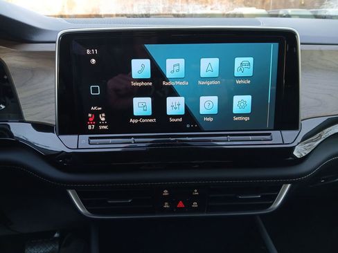 New 2025 Volkswagen Atlas SE image 18